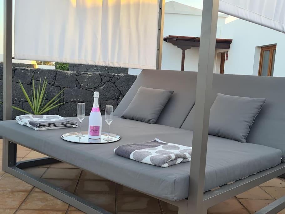 Luxury 4-Bedroom Villa With Heated Pool + Sea View Playa Blanca (Lanzarote) Exterior foto