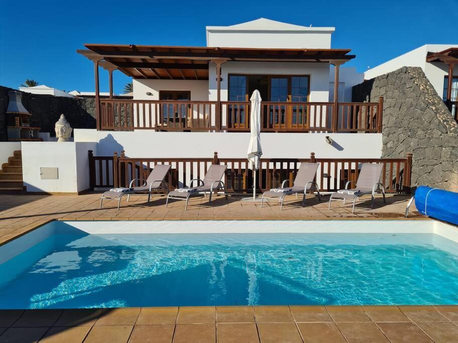 Luxury 4-Bedroom Villa With Heated Pool + Sea View Playa Blanca (Lanzarote) Exterior foto
