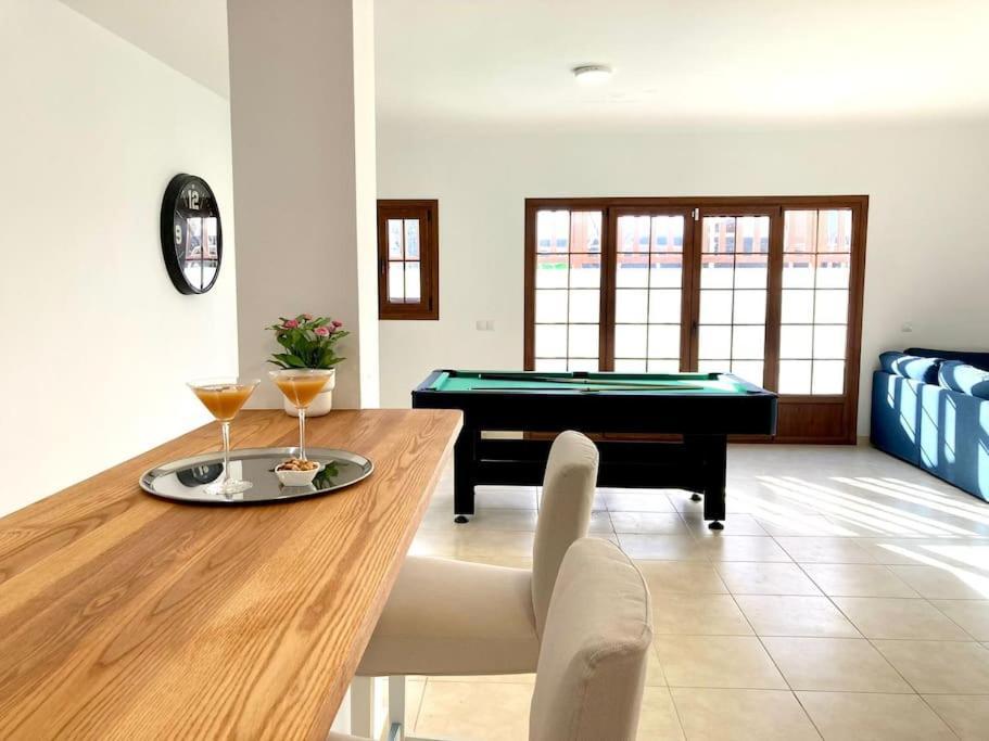 Luxury 4-Bedroom Villa With Heated Pool + Sea View Playa Blanca (Lanzarote) Exterior foto