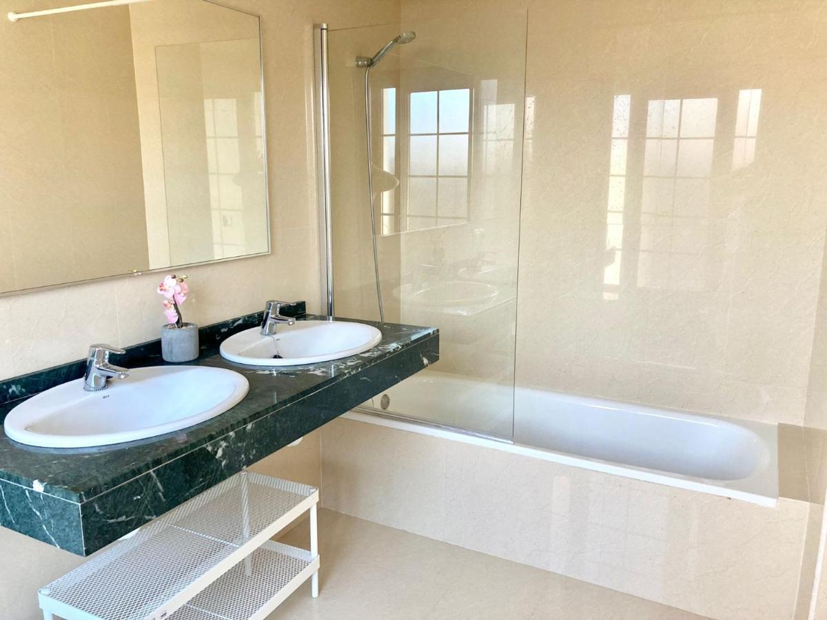 Luxury 4-Bedroom Villa With Heated Pool + Sea View Playa Blanca (Lanzarote) Exterior foto