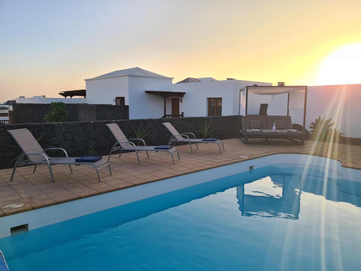 Luxury 4-Bedroom Villa With Heated Pool + Sea View Playa Blanca (Lanzarote) Exterior foto
